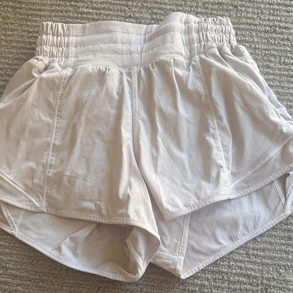 Lululemon white hottie hot shorts size 0